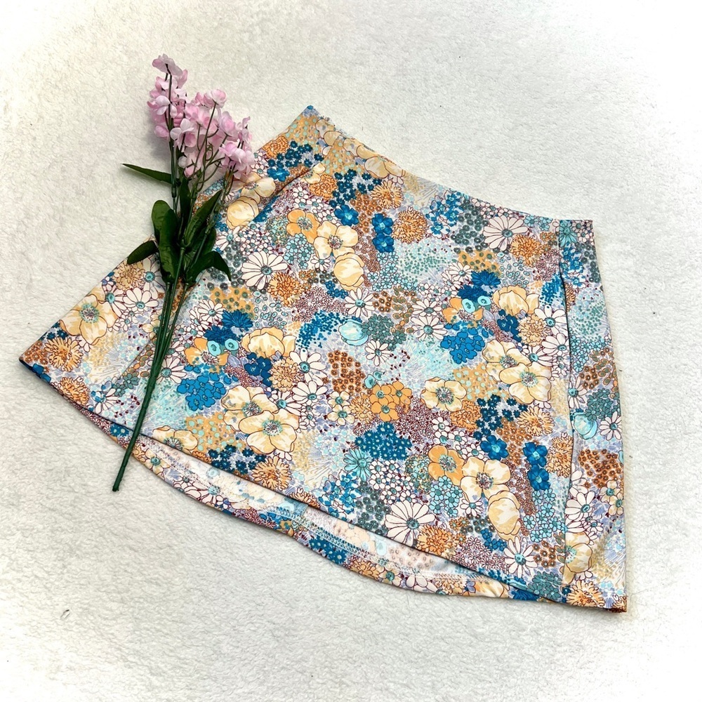 Altar'd State Retro Floral Mini Skirt - Small (26")
